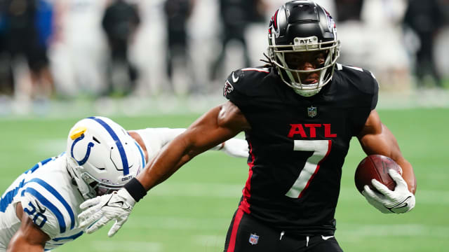 Atlanta Falcons running back Bijan Robinson (7) carries the ball against Indianapolis Colts safety Nick Cross (20) during the first half at Mercedes-Benz Stadium.